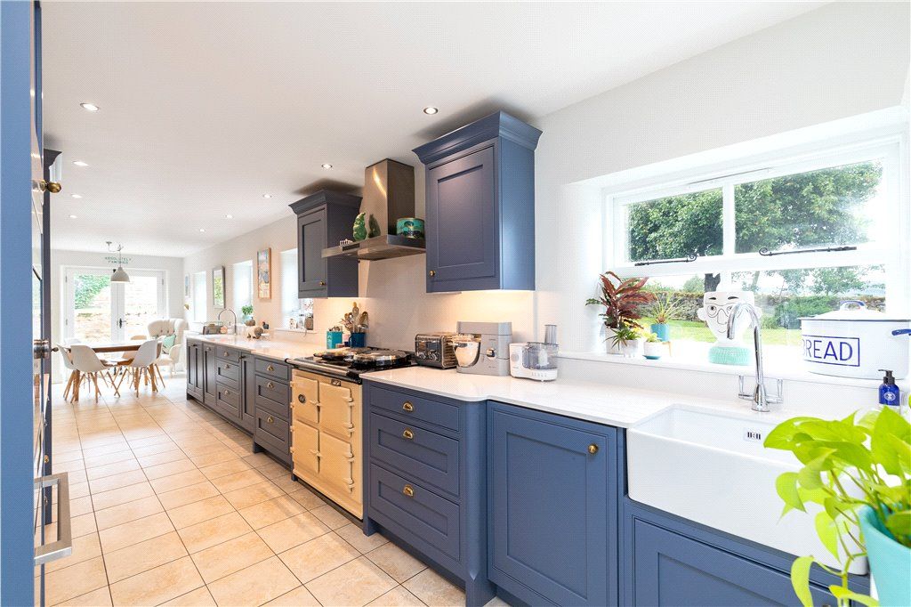 Property photo 3 of 35 Breakfast Kitchen