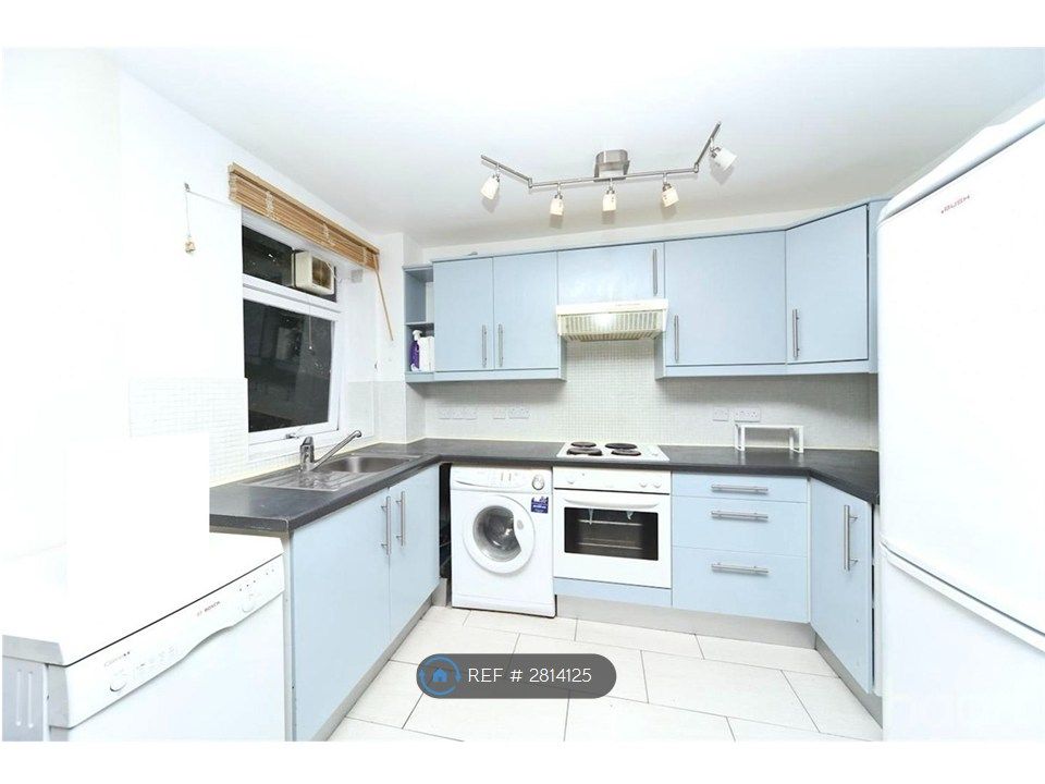 Property photo 3 of 7 Kitchen