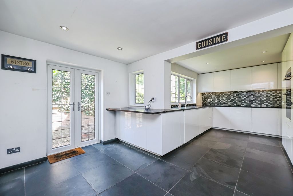 Property photo 2 of 18