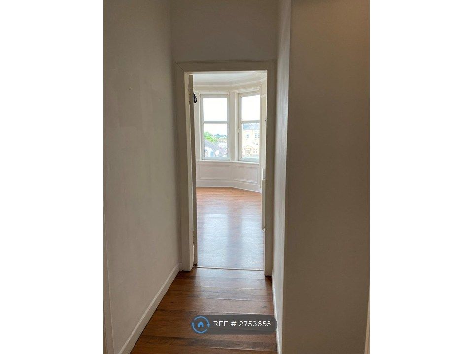 Property photo 2 of 8 Entrance Hall 2