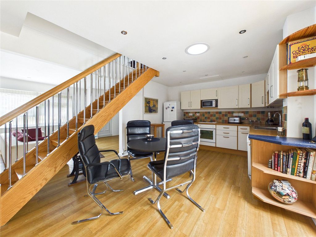 Property photo 3 of 16 Picture No. 02