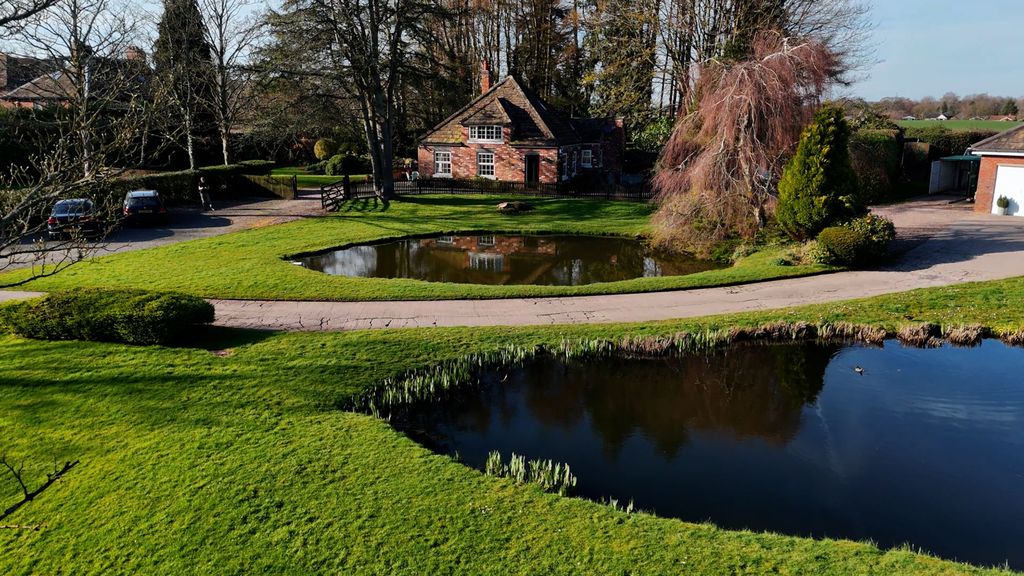 Property photo 2 of 25