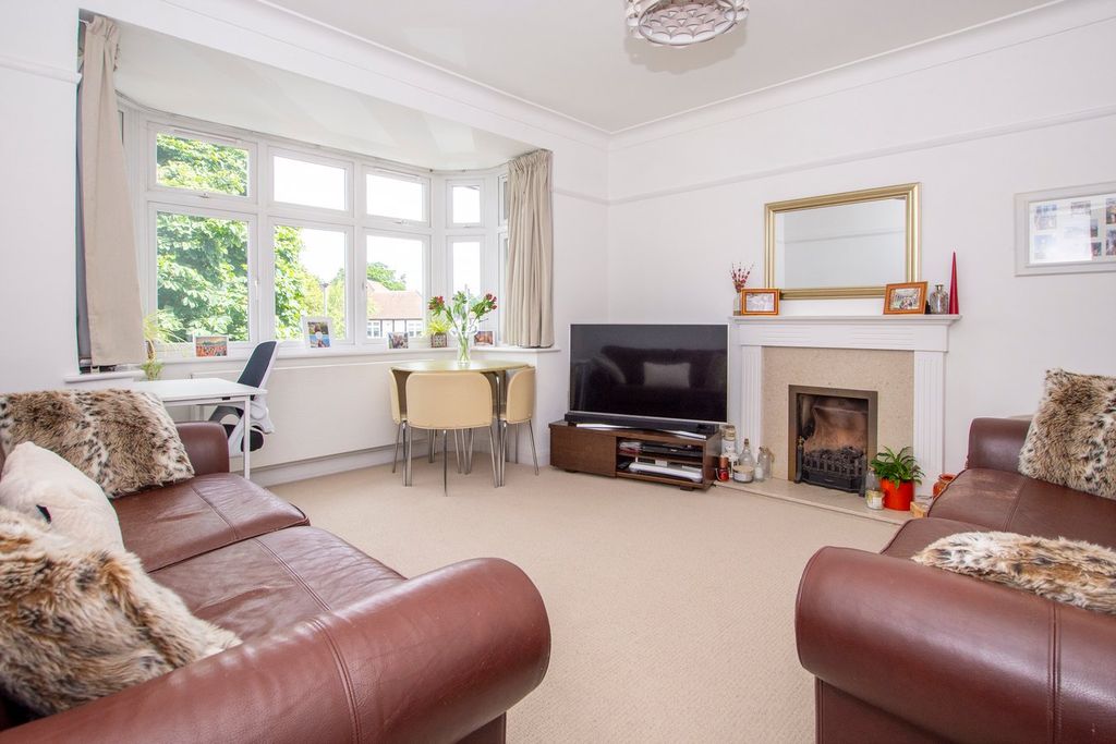 Property photo 2 of 17