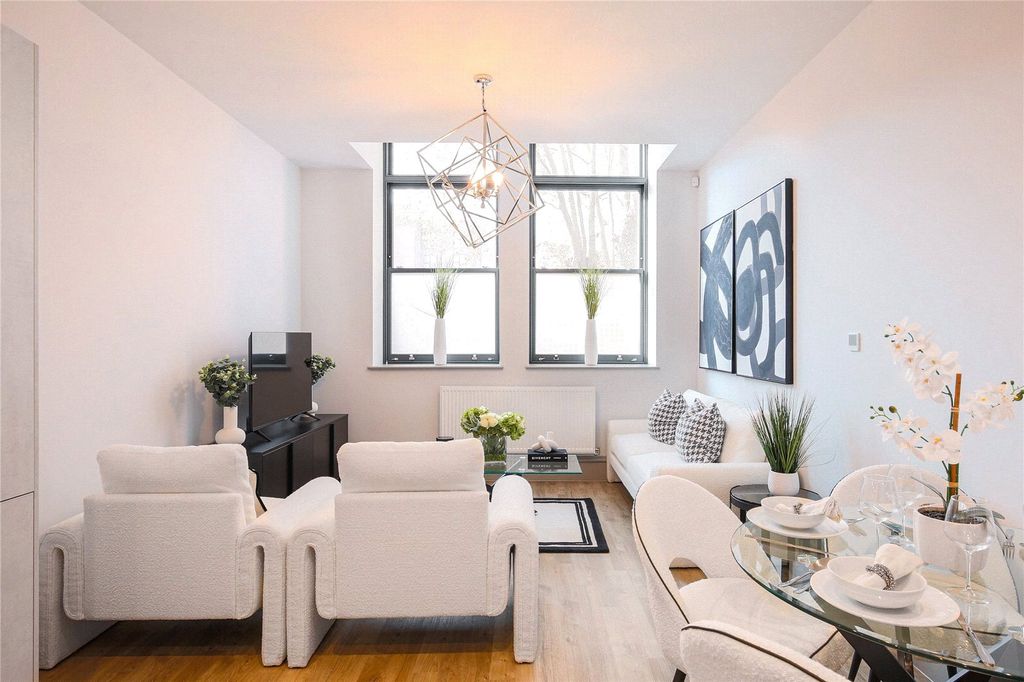 Property photo 3 of 8 Picture No. 13