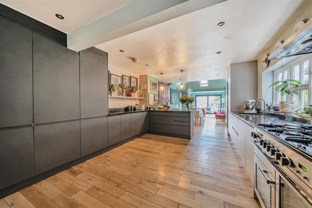 Property photo 1 of 19 Kitchen