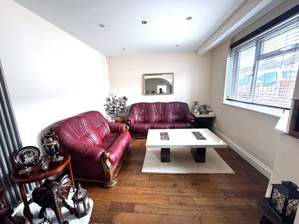 Property photo 2 of 19 Gallery