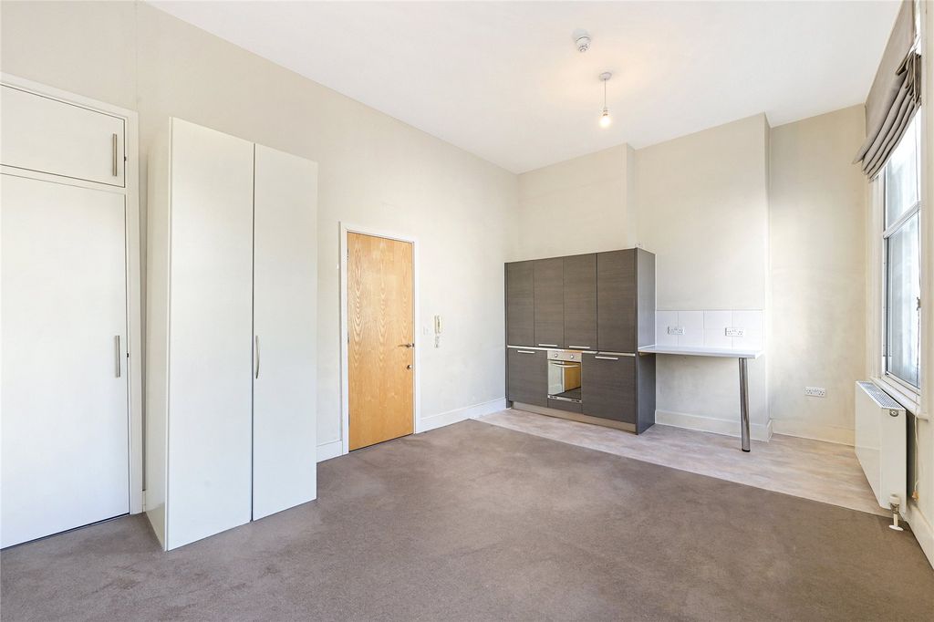 Property photo 2 of 13 Studio Room