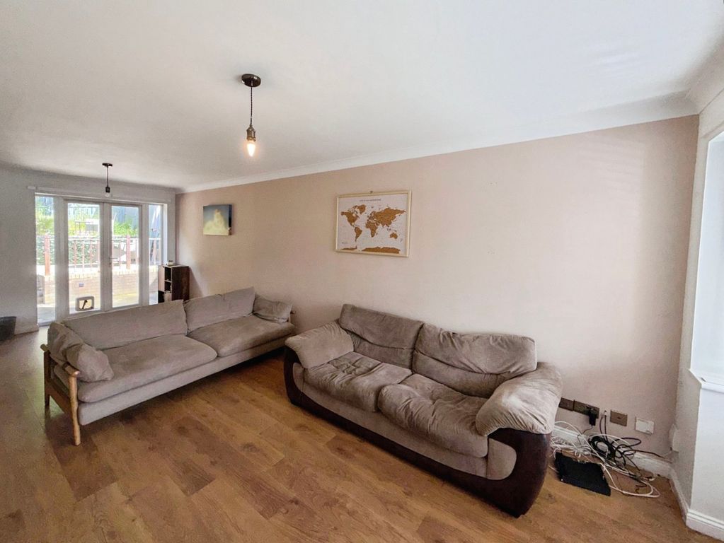 Property photo 2 of 13 Lounge