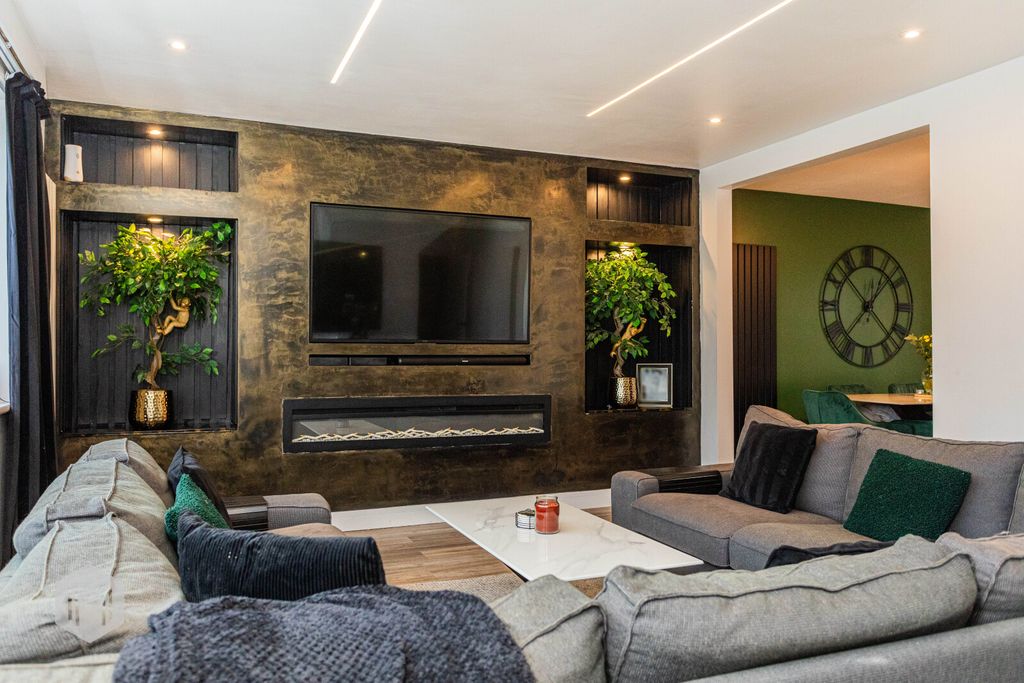 Property photo 2 of 24 Picture No. 31