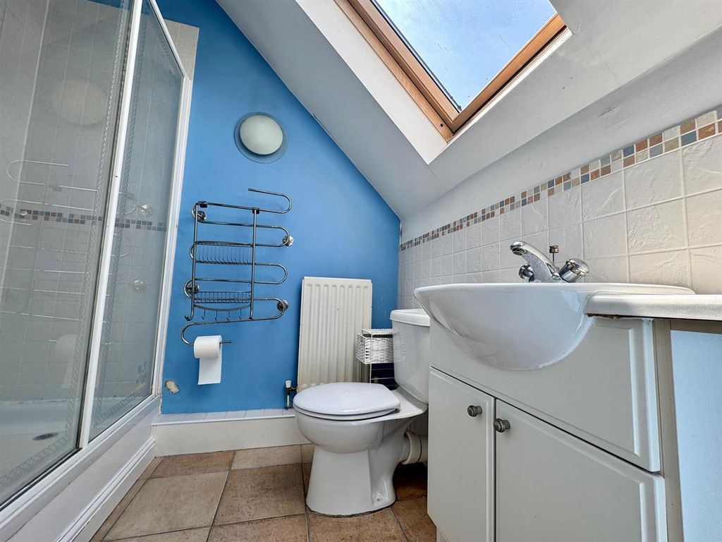 Property photo 2 of 11 Bathroom 1.Jpg