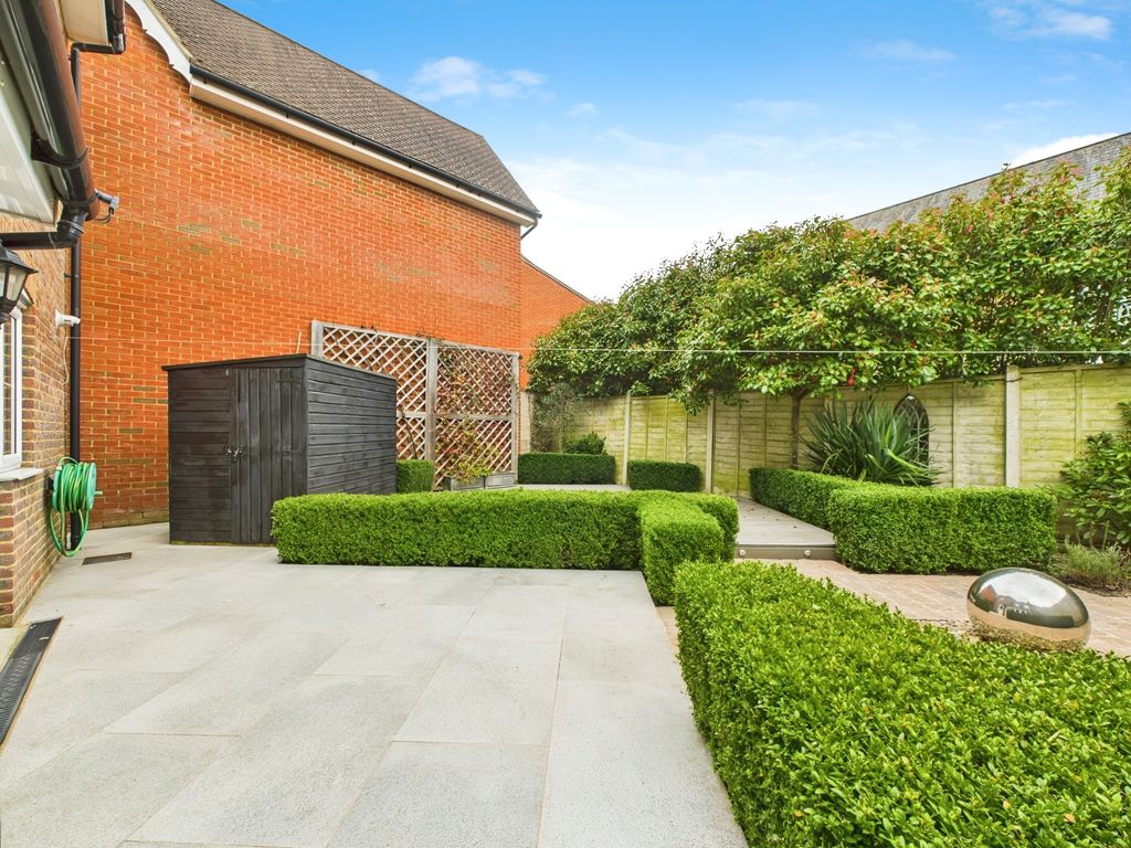 Additional image 7 of 4 bed semi-detached house to rentFarley Close, Wickhurst Green, Horsham, West Sussex RH12