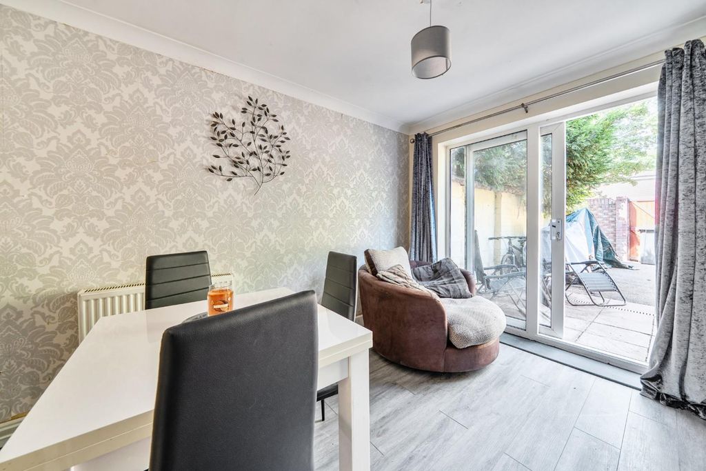 Property photo 3 of 16 1-6A5E85d6B936E-1494055-11-6A5E4c57Acdb3-1.Jpg