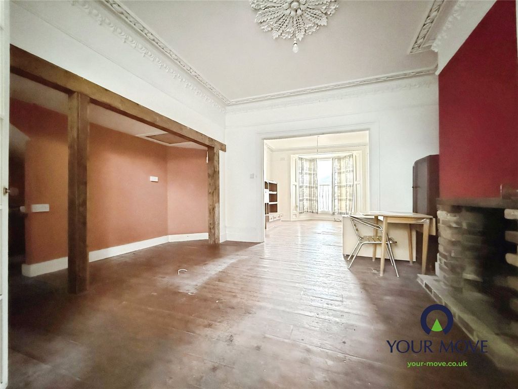 Property photo 3 of 8 Reception/Lounge