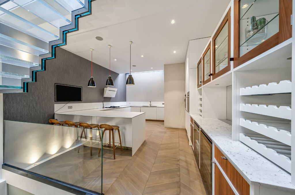 Property photo 2 of 23 Picture No. 63