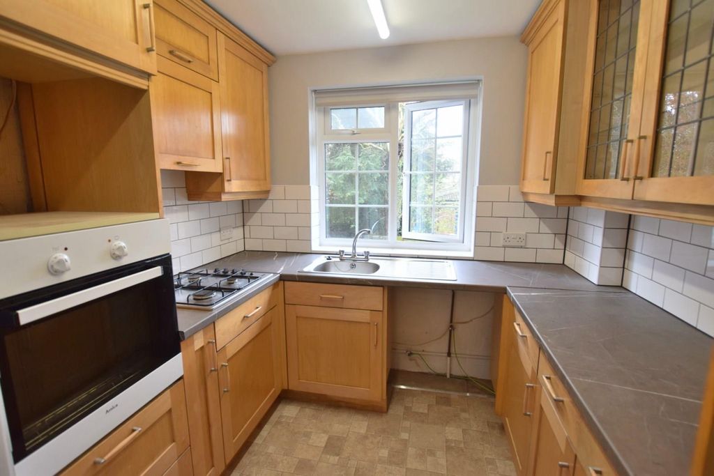 Property photo 3 of 8 57 Yardley Court Kitchen [1600x1200].Jpg
