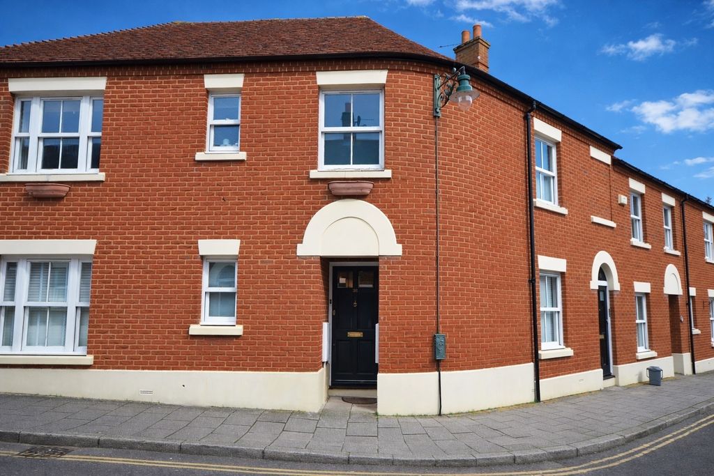 Property photo 1 of 7 2 Bedroom Apartment For Rent