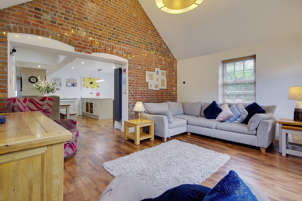 Property photo 3 of 33