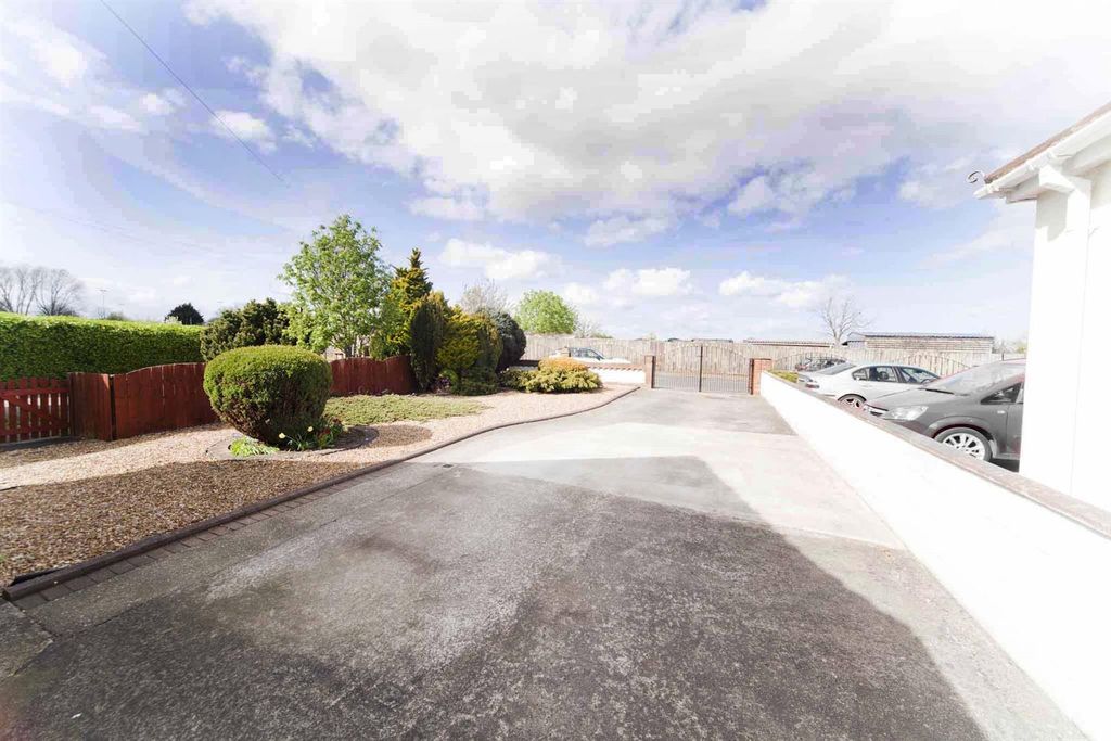 Property photo 2 of 31