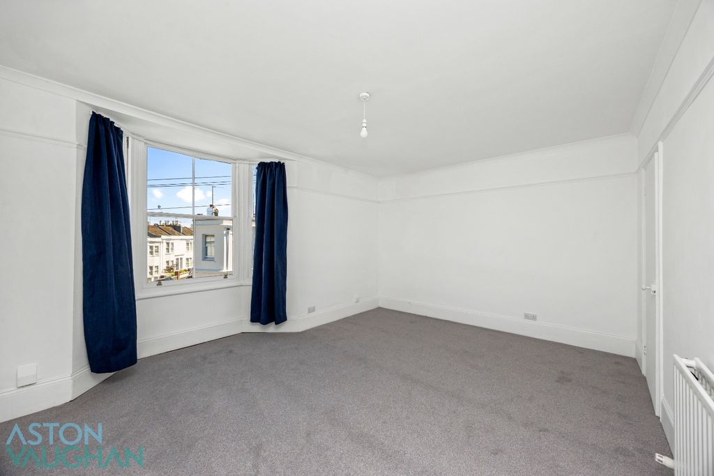 Property photo 3 of 11 5325292