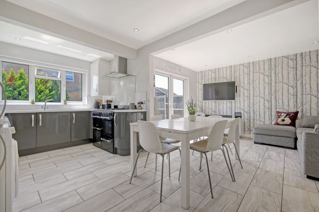 Property photo 3 of 16 Kitchen/Diner