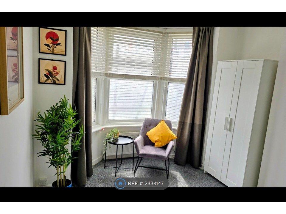 Property photo 3 of 8 Room 1