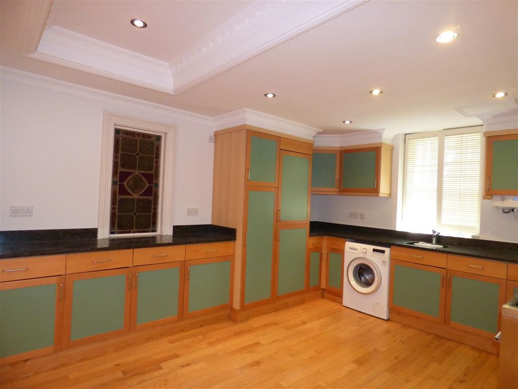 Property photo 2 of 8 Kitchen.Jpg