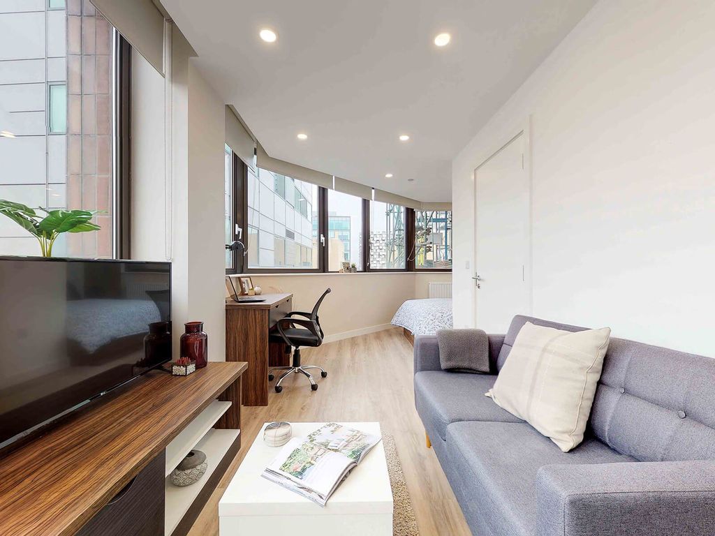 Property photo 1 of 14 Lounge