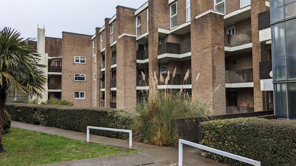 Additional image 6 of 2 bed flat to rentDyfed, Penarth CF64