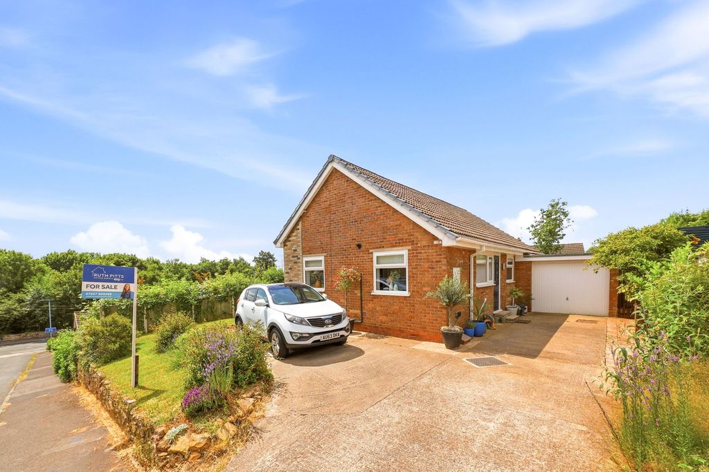 Property photo 2 of 34