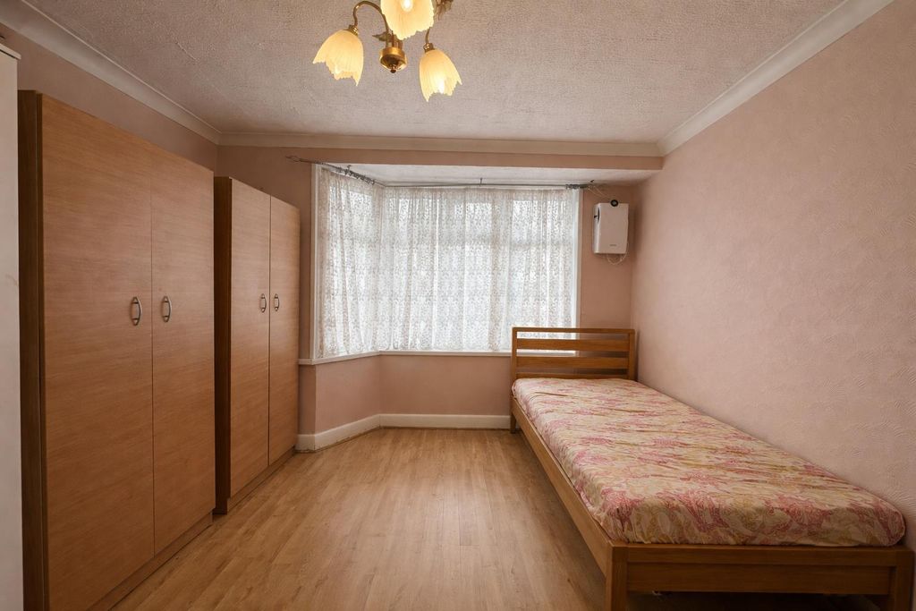 Property photo 2 of 18 97529B9A-0Be4-498E-950d-62c3d2F7d5A1.Png