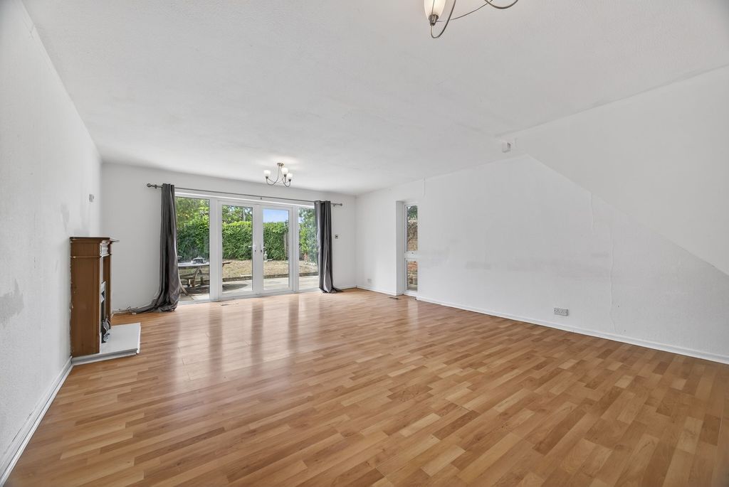 Property photo 2 of 27
