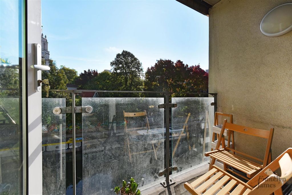 Property photo 3 of 14 Grosvenor Court (12).Jpg