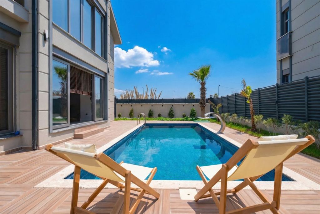 Property photo 3 of 21 Striking Villa For Sale In Belek, Antalya With A Private Pool - Sun Terraces Around The Pool