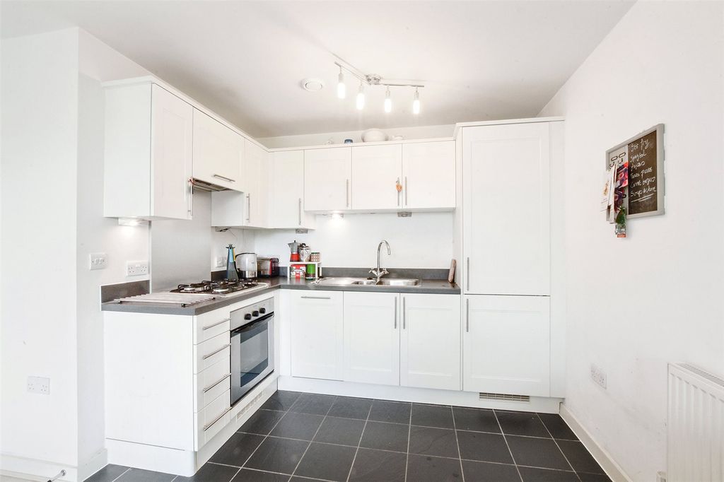 Property photo 3 of 6 Kitchen