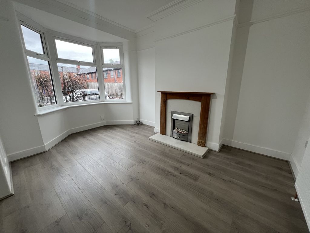 Property photo 2 of 11 Living Room