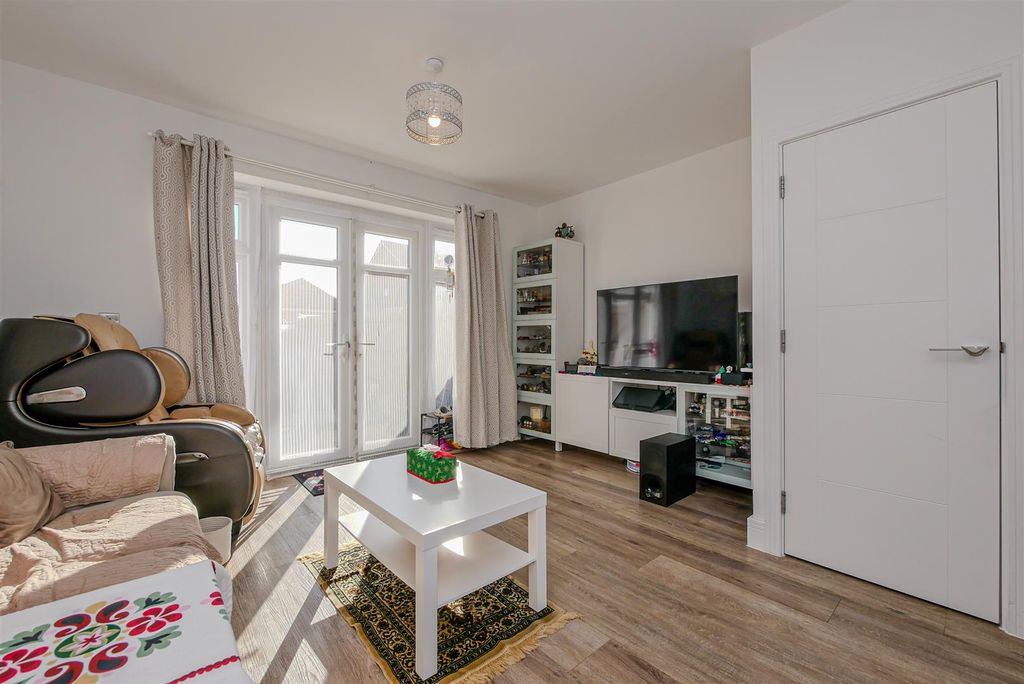 Property photo 3 of 12 Lounge/Diner