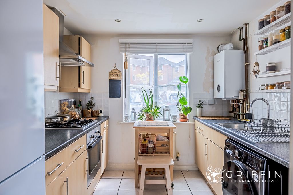 Property photo 3 of 8 Kitchen