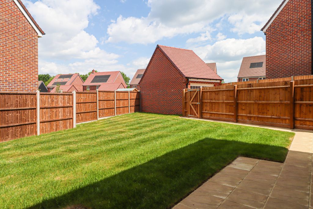 Property photo 3 of 10 Waysdale Garden