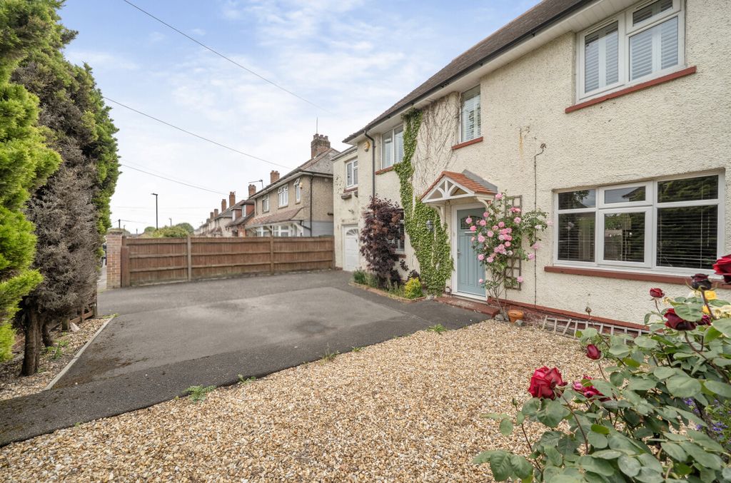 Property photo 1 of 12 1462823-2-6A0602F...