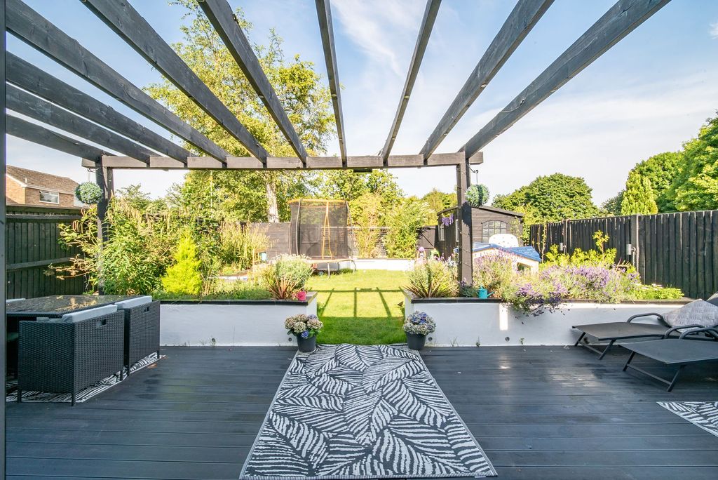 Property photo 2 of 28