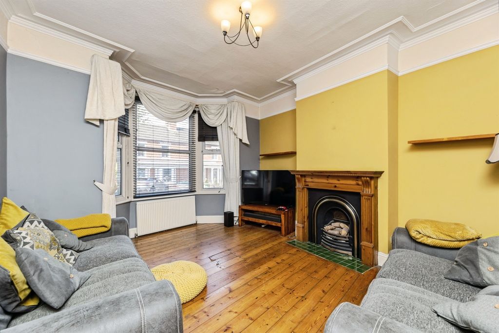 Property photo 3 of 12