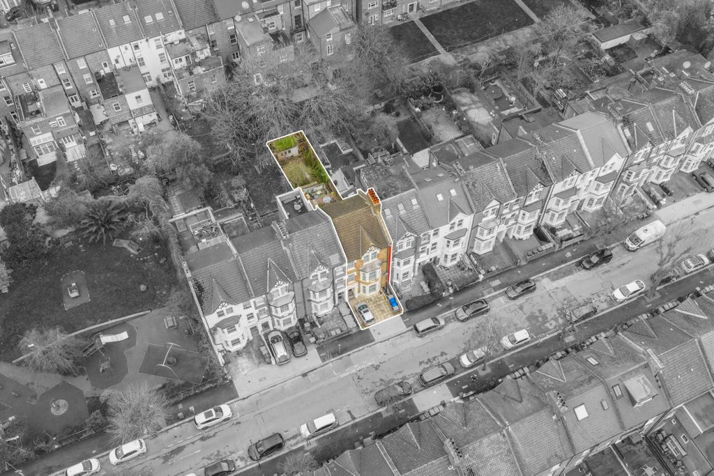 Property photo 3 of 11