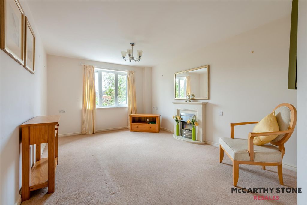 Property photo 2 of 22 8597350-Interior03.Jpg