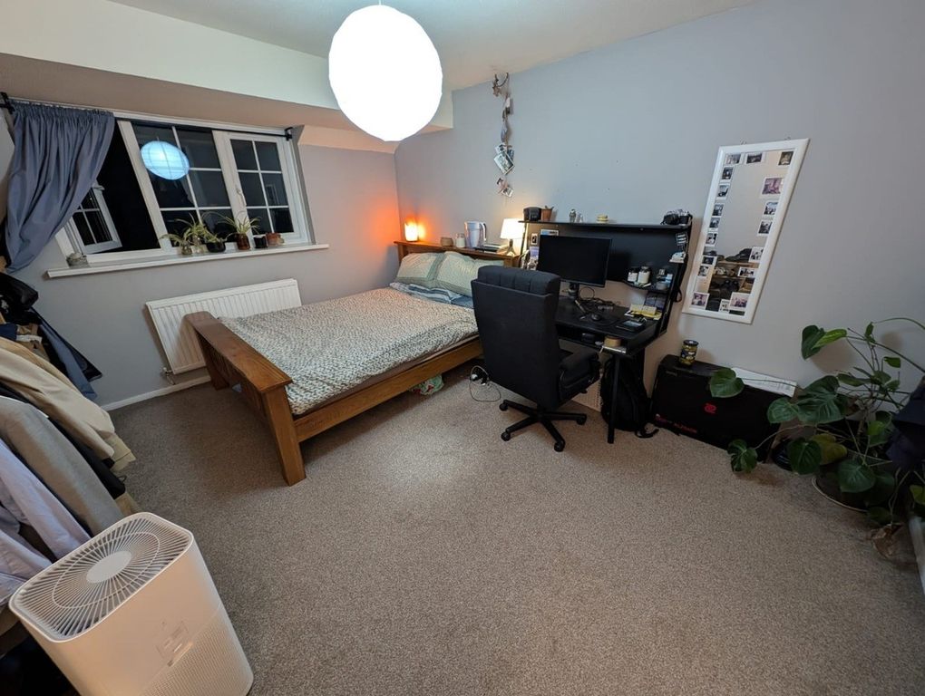 Property photo 1 of 11  Room 2- £900 Available From 01/03/2026