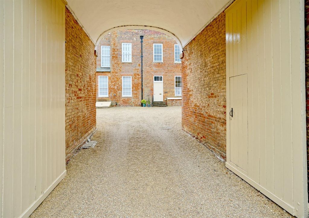 Property photo 3 of 18