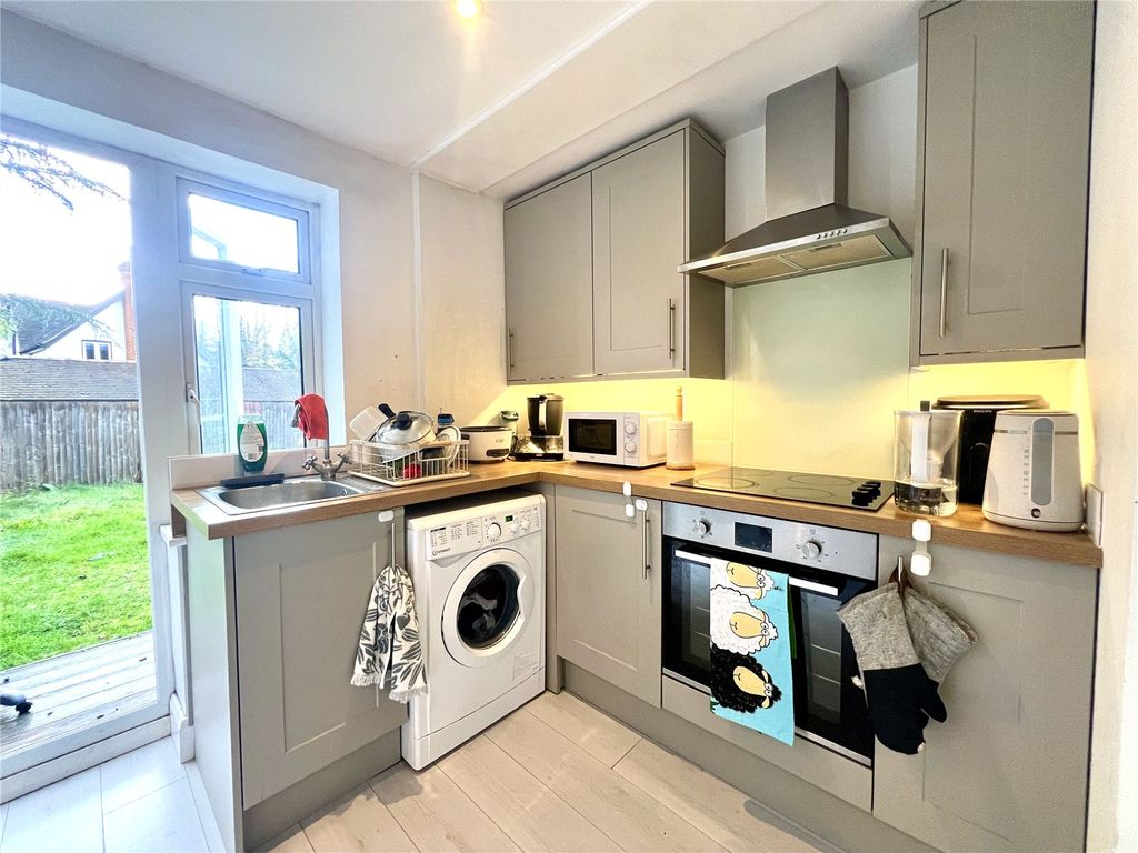 Property photo 3 of 8 Kitchen