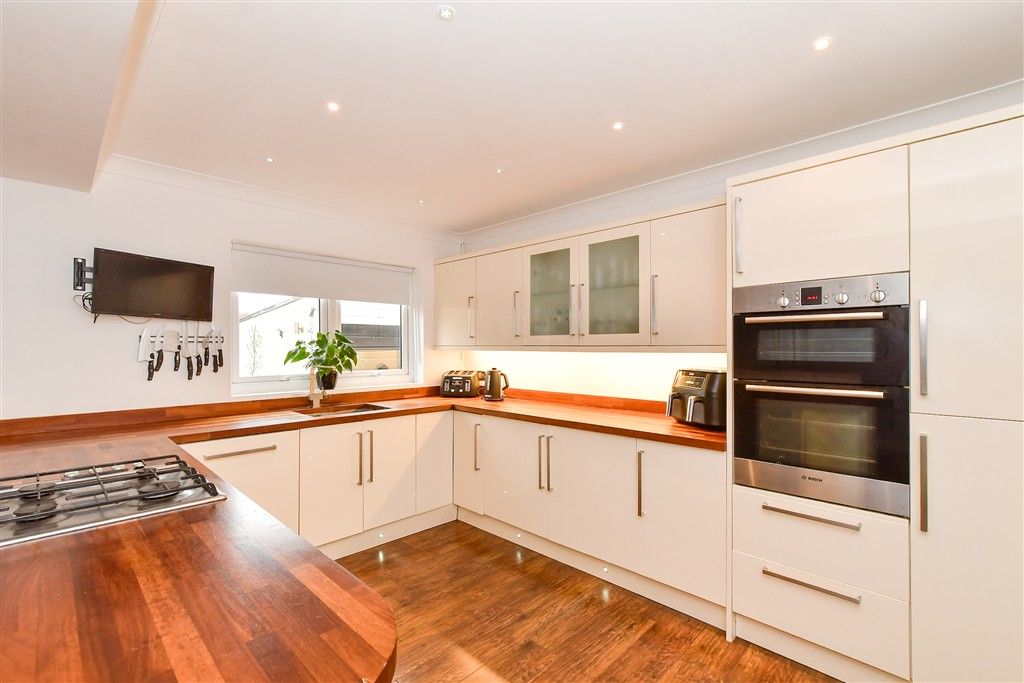 Property photo 1 of 17 Kitchen