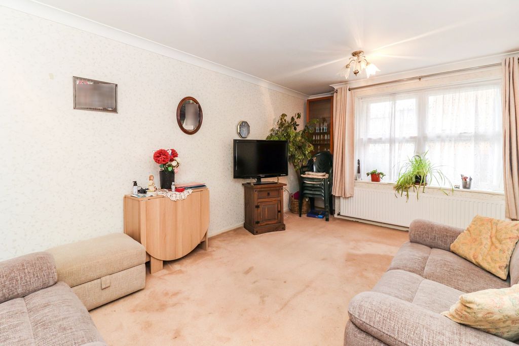 Property photo 3 of 12