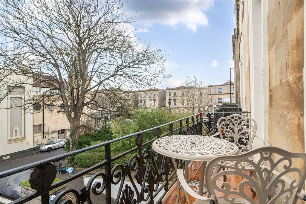 Property photo 3 of 38 Picture No. 32