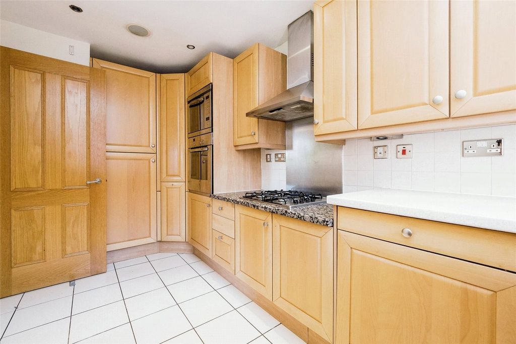 Property photo 2 of 15 Picture No. 11